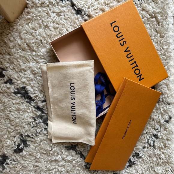 Louis Vuitton Empreinte Leather Bicolor Key Pouch - Picture 3 of 14